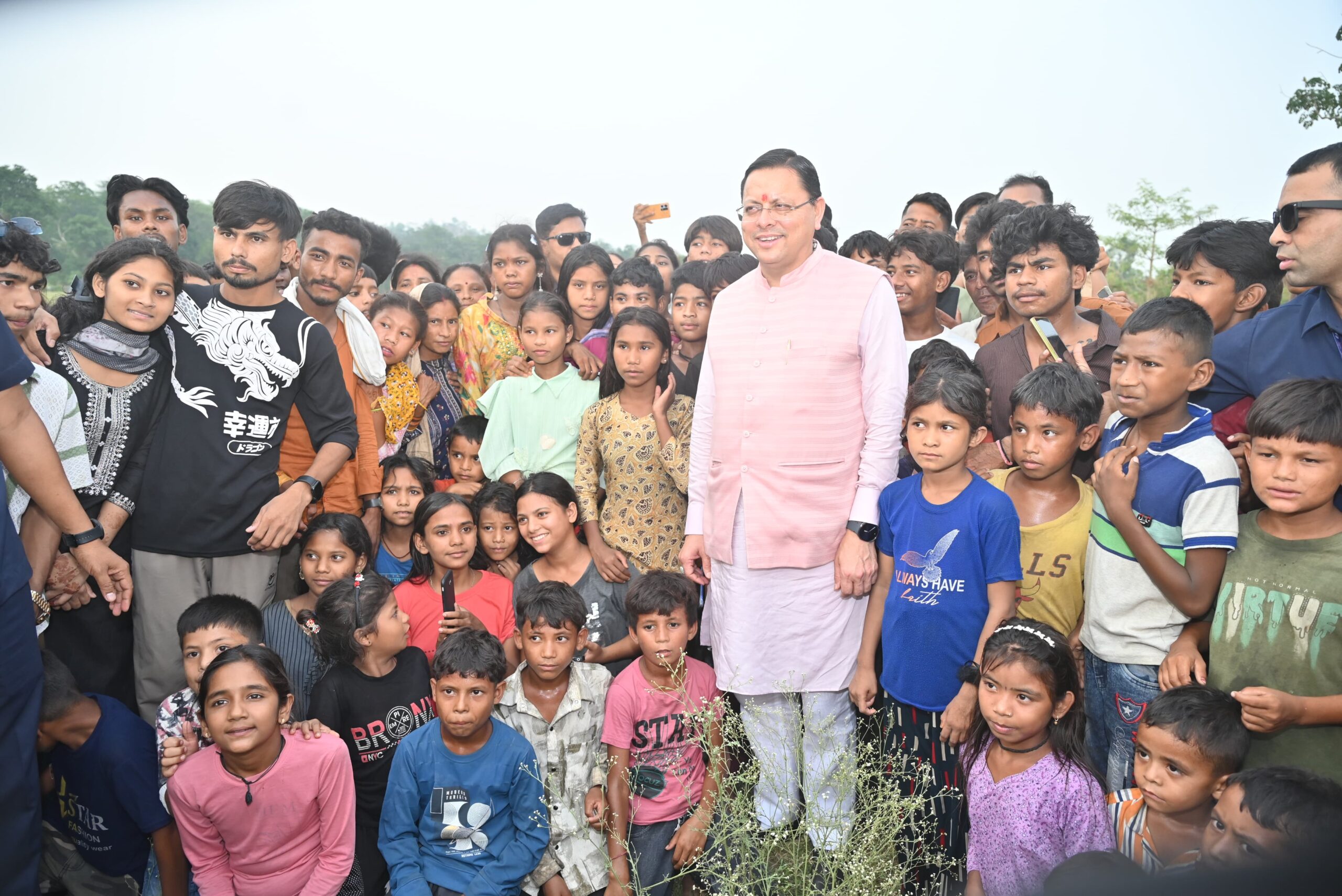 Ramnagar: मुख्यमंत्री धामी ने बच्चों संग बिताए यादगार पल, अनुशासन और मेहनत का दिया संदेश