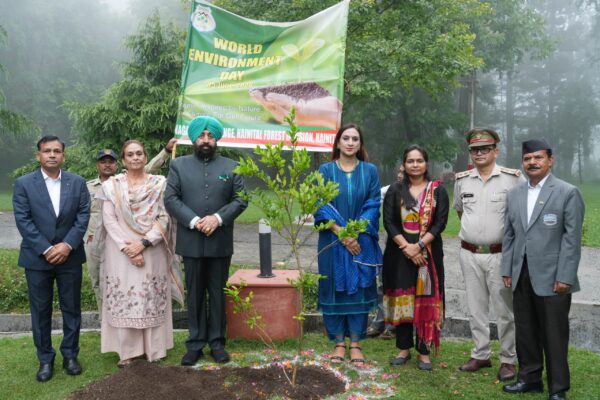 Nainital: विश्व पर्यावरण दिवस पर राज्यपाल ने लगाया रुद्राक्ष का पौधा, ‘एक पेड़ माँ के नाम’ अभियान से दिया हरित उत्तराखंड का संदेश