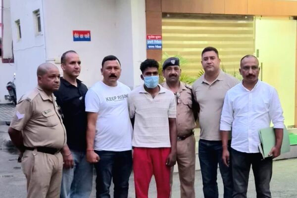 Ramnagar: रामनगर में ₹10 हजार का इनामी लुटेरा ग्रेटर नोएडा से गिरफ्तार, एसओजी और पुलिस की संयुक्त कार्रवाई में सफलता