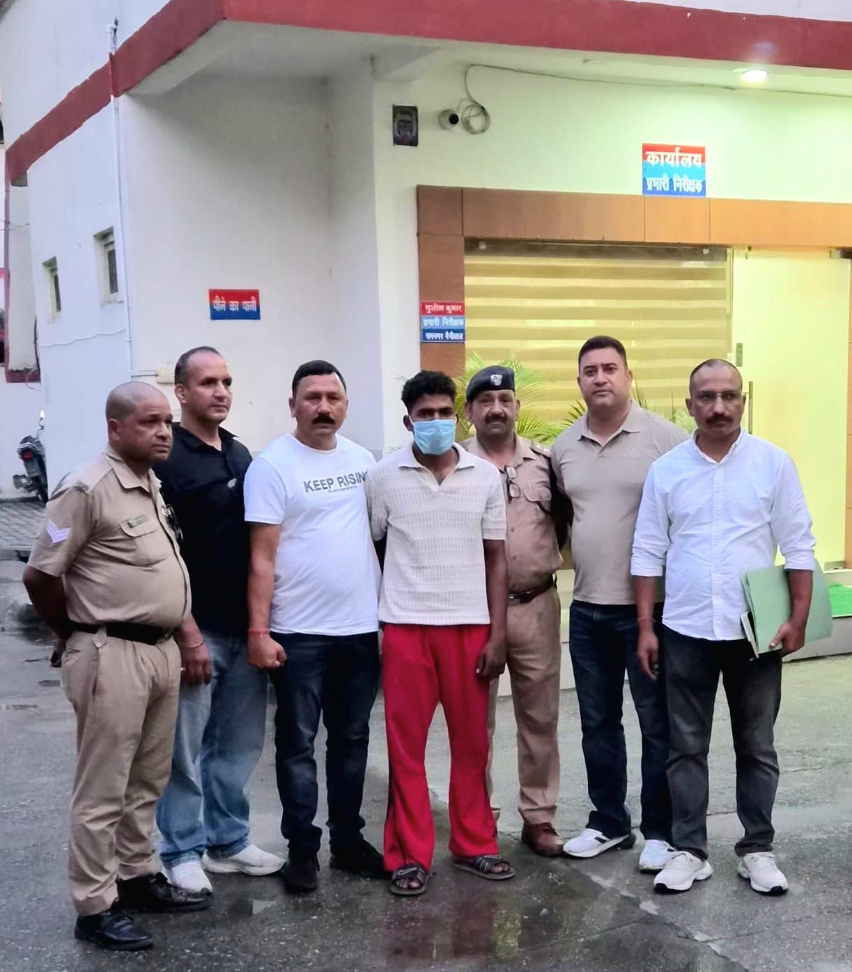 Ramnagar: रामनगर में ₹10 हजार का इनामी लुटेरा ग्रेटर नोएडा से गिरफ्तार, एसओजी और पुलिस की संयुक्त कार्रवाई में सफलता