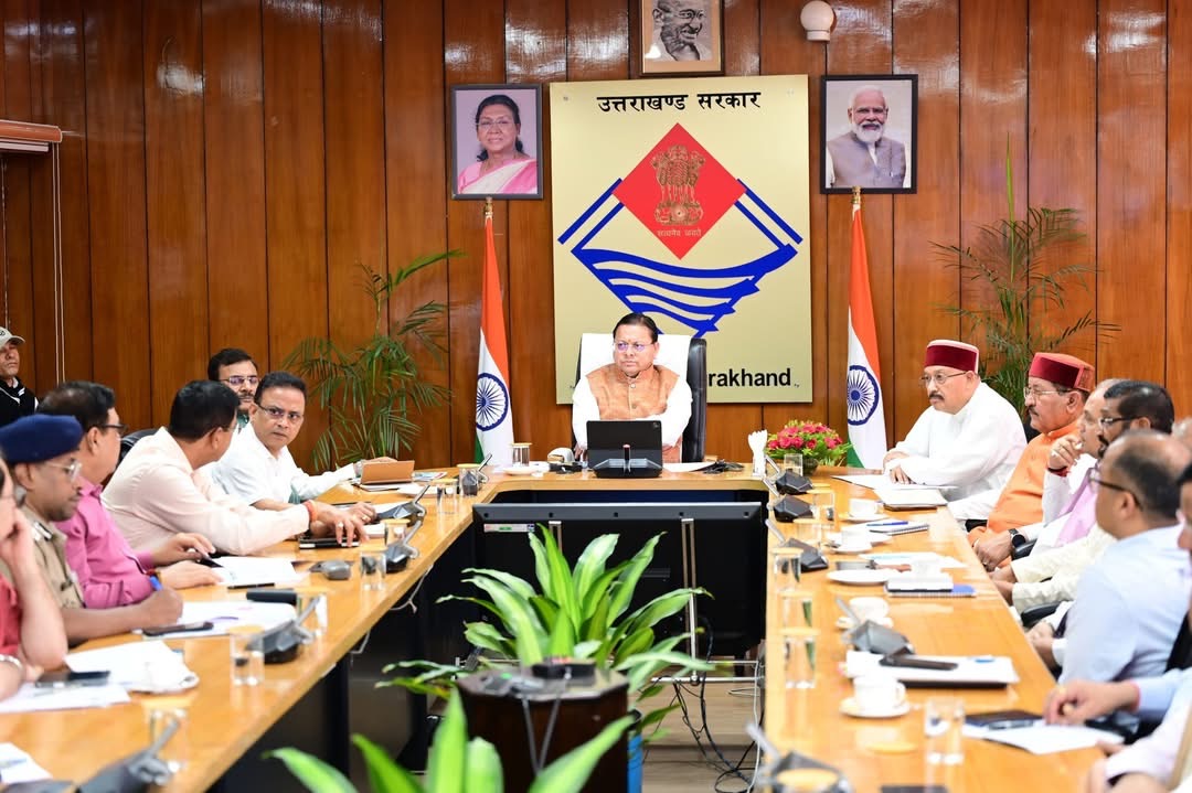 Dehradun: चारधाम यात्रा में रात 10 बजे से सुबह 4 बजे तक वाहनों की आवाजाही पर सख्ती, सीएम धामी ने भीड़ नियंत्रण और सुरक्षा के लिए जारी किए नए निर्देश