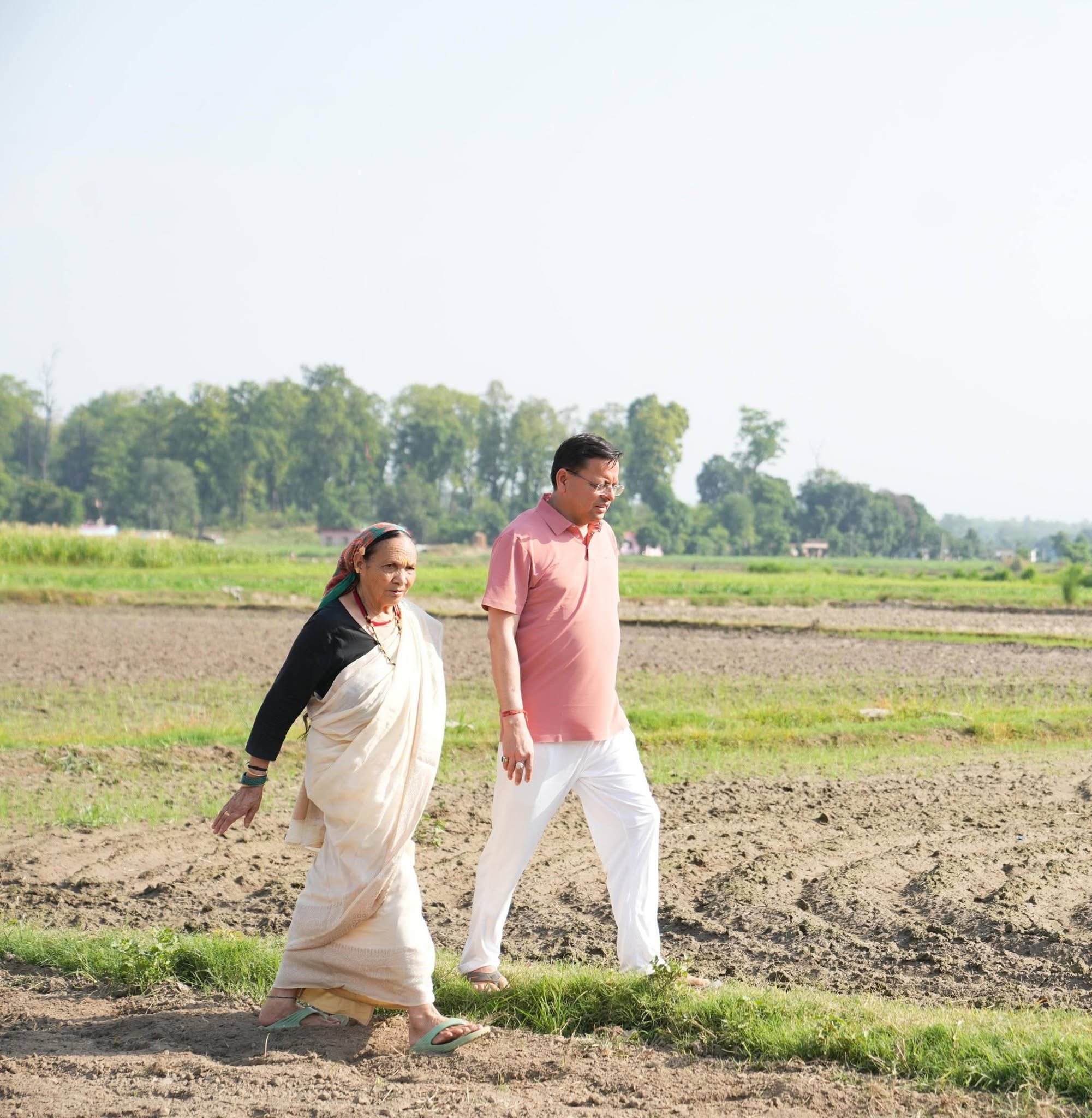 Khatima: खटीमा में खेत में उतरे मुख्यमंत्री धामी, टिलर चलाकर की जुताई, जैविक और प्राकृतिक खेती अपनाने का दिया संदेश Khatima