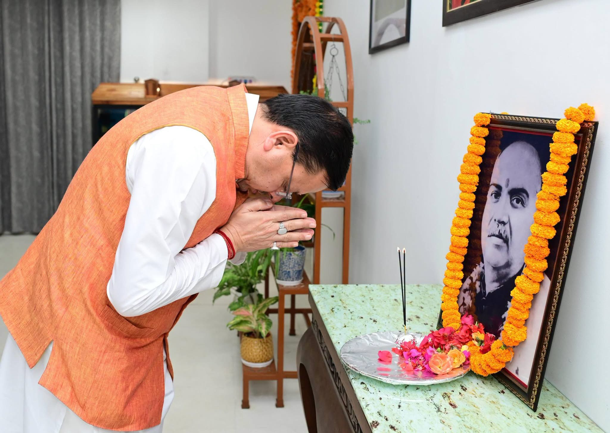 Dehradun: डॉ. श्यामा प्रसाद मुखर्जी की पुण्य तिथि पर मुख्यमंत्री धामी ने अर्पित की श्रद्धांजलि