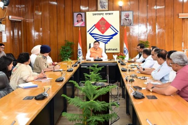 Dehradun: चारधाम और हेमकुंट यात्रा व्यवस्थाओं पर मुख्यमंत्री धामी की उच्चस्तरीय समीक्षा, श्रद्धालुओं की सुरक्षा और सुविधाओं पर दिए अहम निर्देश