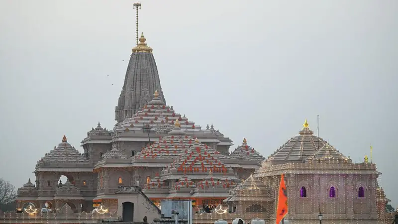 Ayodhya: राम मंदिर चढ़ावा गबन मामले में बड़ी कार्रवाई, एसआईटी रिपोर्ट के बाद 8 आरोपी गिरफ्तार, योगी बोले आस्था से खिलवाड़ बर्दाश्त नहीं