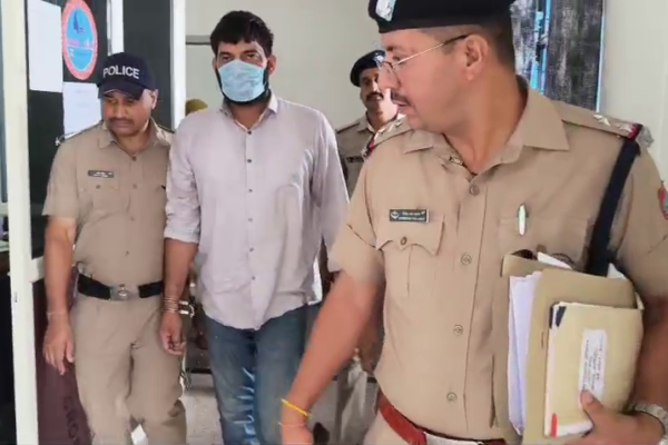 Almora: ससुर की हत्या कर फरार हुए दामाद और बेटी गिरफ्तार, अल्मोड़ा पुलिस ने जम्मू कश्मीर से दबोचा