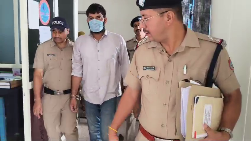 Almora: ससुर की हत्या कर फरार हुए दामाद और बेटी गिरफ्तार, अल्मोड़ा पुलिस ने जम्मू कश्मीर से दबोचा