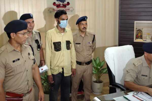 Uttarakhand: उत्तराखंड के सभी थानों को बम से उड़ाने की धमकी देने वाला आरोपी अंबाला से गिरफ्तार, दून पुलिस ने किया बड़ा खुलासा