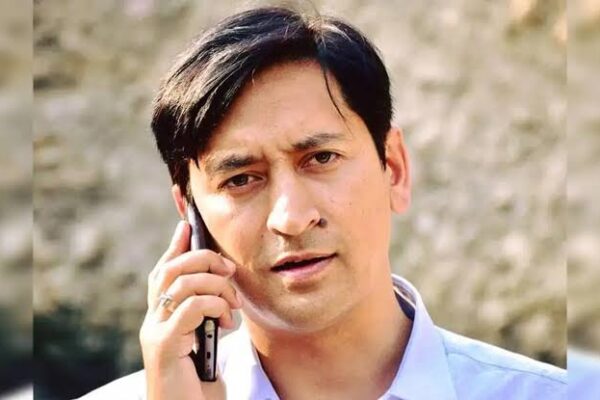 Nainital: लोअर मालरोड मरम्मत में देरी पर आयुक्त सख्त, सीसीटीवी निगरानी के आदेश और PWD अधिकारियों से जवाब तलब