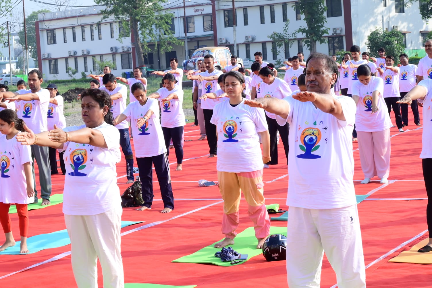 Haldwani: अंतर्राष्ट्रीय योग दिवस पर उत्तराखण्ड मुक्त विश्वविद्यालय में गूंजा योग का संदेश, सैकड़ों प्रतिभागियों ने किया सामूहिक योगाभ्यास