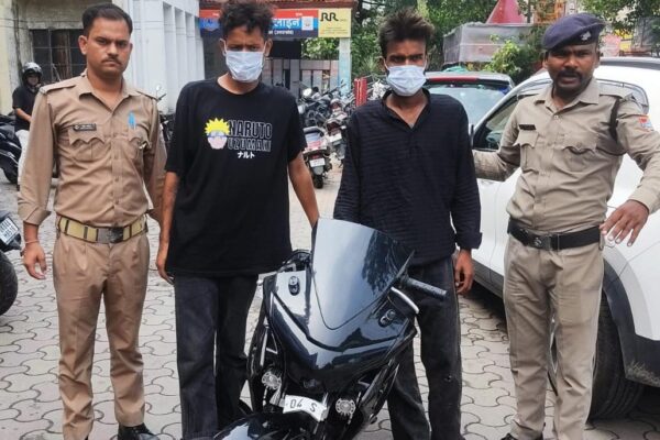 Haldwani: नैनीताल पुलिस की बड़ी कार्रवाई, मोटरसाइकिल पर बैठाकर लूटपाट करने वाले दो आरोपी गिरफ्तार