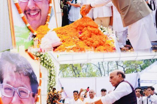 Dehradun: रक्षा मंत्री राजनाथ सिंह और मुख्यमंत्री धामी ने पद्मश्री जसपाल राणा को दी श्रद्धांजलि, त्रयोदशी संस्कार में हुए शामिल