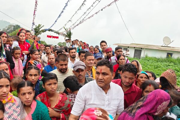 Bhimtal: उत्तराखंड के दुर्गम गांव को सड़क की सौगात, मंत्री राम सिंह कैड़ा ने कालाआगर धुरा मोटर मार्ग का किया लोकार्पण