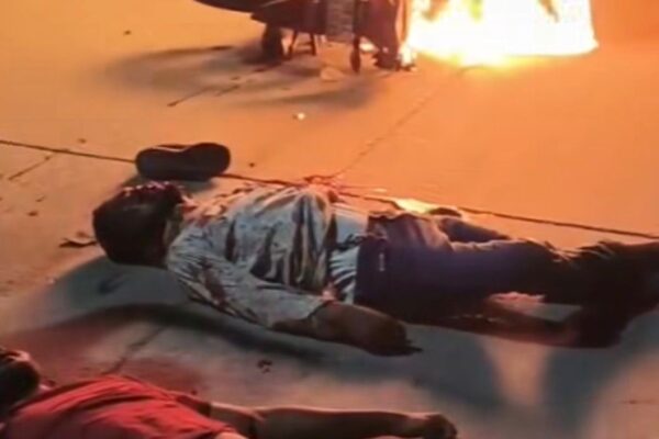 Haldwani: बरेली रोड गोरापड़ाव में डंपर की टक्कर से भीषण हादसा, बाइक में लगी आग, दो युवक गंभीर रूप से घायल।