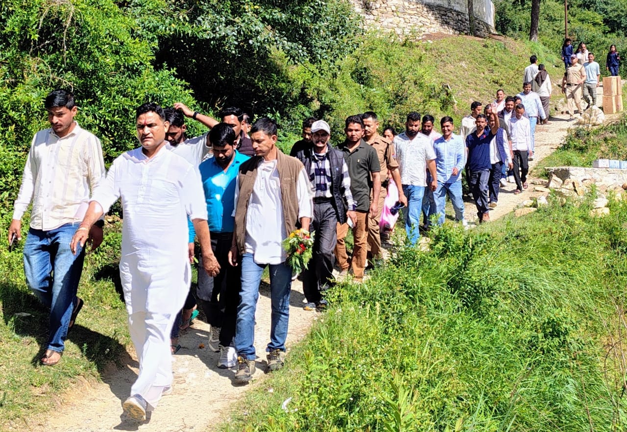 Bhimtal: मंत्री कैड़ा ने धारी ब्लॉक के गांवों का दौरा किया, ग्रामीणों की समस्याएं सुन अधिकारियों को दिए त्वरित समाधान के निर्देश