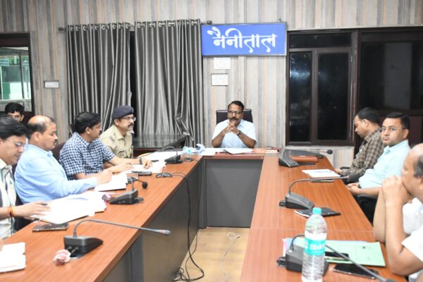 Haldwani: हल्द्वानी में बढ़ते सड़क हादसों पर डीएम सख्त, तीनपानी बाईपास पर एलईडी लाइट, कैमरे और रंबल स्ट्रिप लगाने के निर्देश