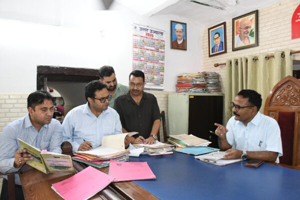 Haldwani: हल्द्वानी तहसील में डीएम का औचक निरीक्षण, धारा-41 के एक वर्ष से लंबित भूमि सीमांकन मामलों पर सख्त कार्रवाई के निर्देश