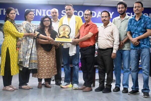 Haldwani: सिंथिया सीनियर सेकेंडरी स्कूल में अंतरराष्ट्रीय ट्रायथलॉन खिलाड़ी संजय रावत का भव्य सम्मान, युवाओं को खेलों से जुड़ने का दिया संदेश