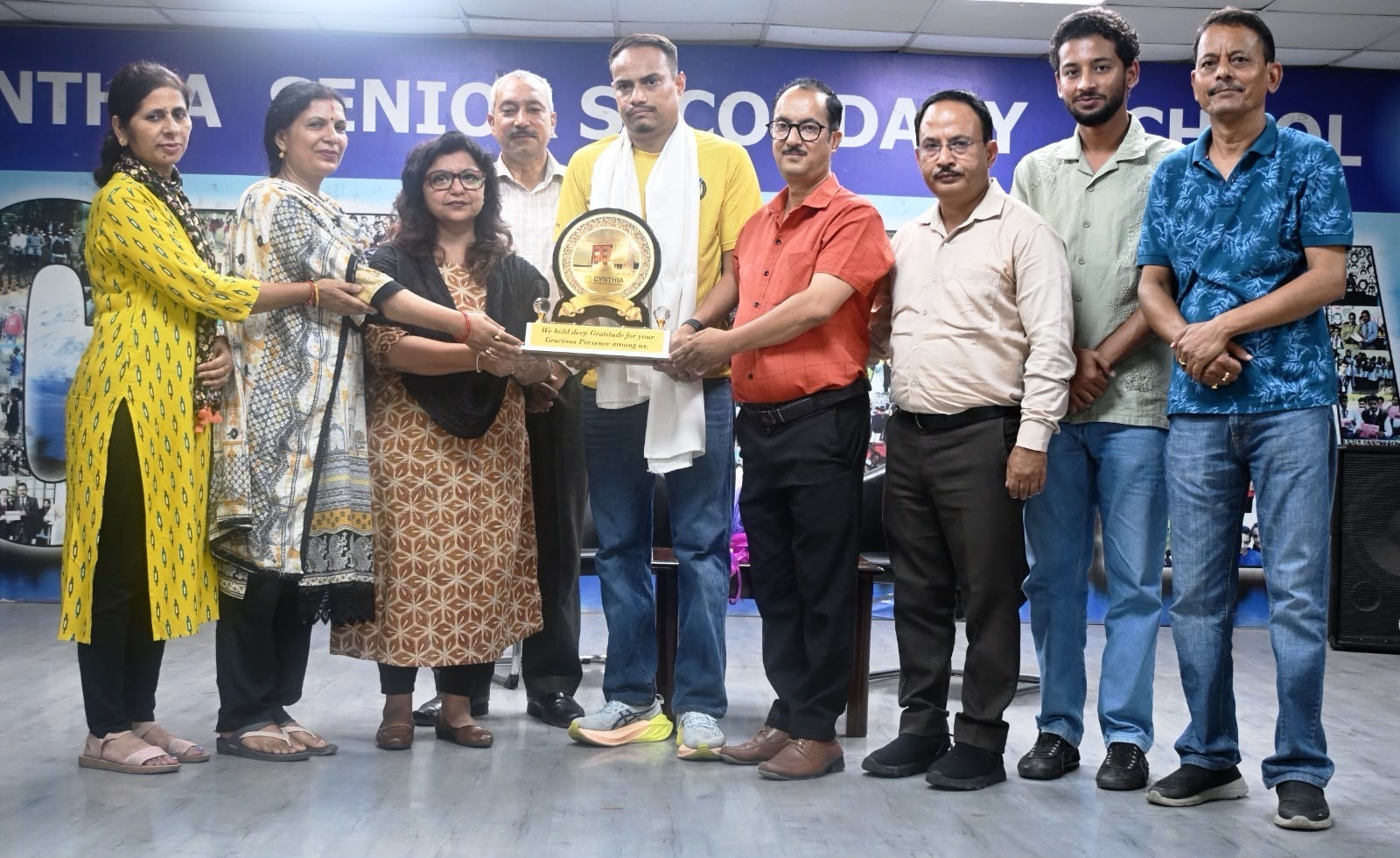 Haldwani: सिंथिया सीनियर सेकेंडरी स्कूल में अंतरराष्ट्रीय ट्रायथलॉन खिलाड़ी संजय रावत का भव्य सम्मान, युवाओं को खेलों से जुड़ने का दिया संदेश