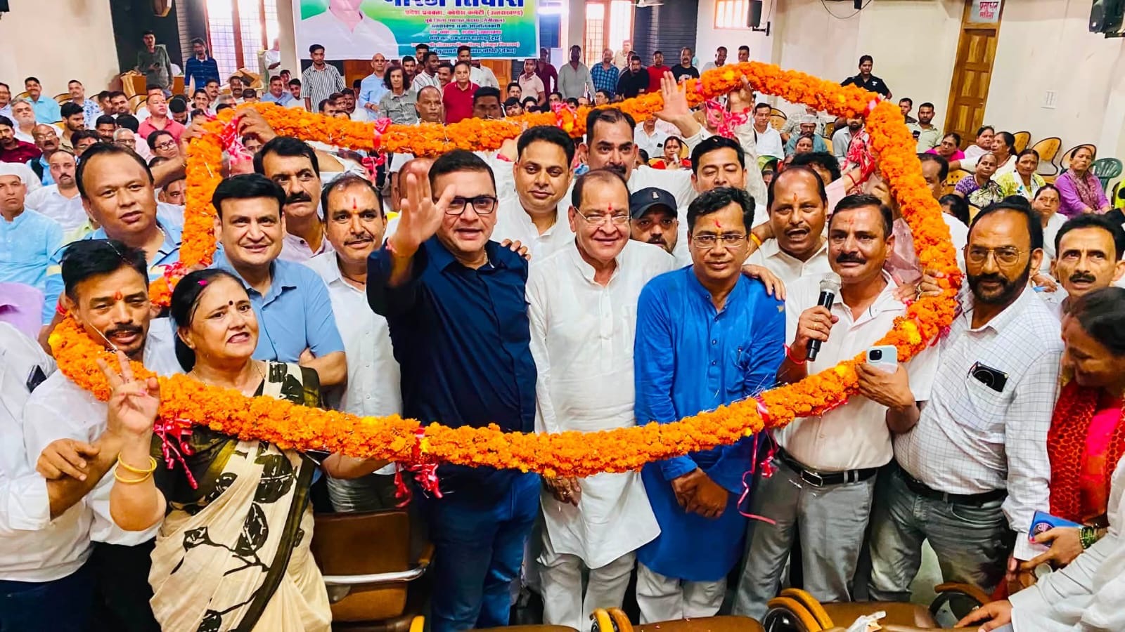 Haldwani: पश्चिम बंगाल कांग्रेस प्रभारी बनने के बाद पहली बार हल्द्वानी पहुंचे प्रकाश जोशी, खरगे की जनसभा को ऐतिहासिक बनाने का आह्वान