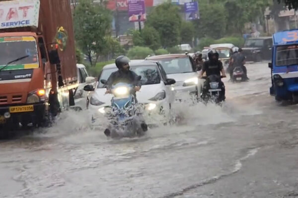 Dehradun: मानसून की पहली बारिश में डूबा देहरादून, जलभराव और जाम ने खोली व्यवस्थाओं की पोल