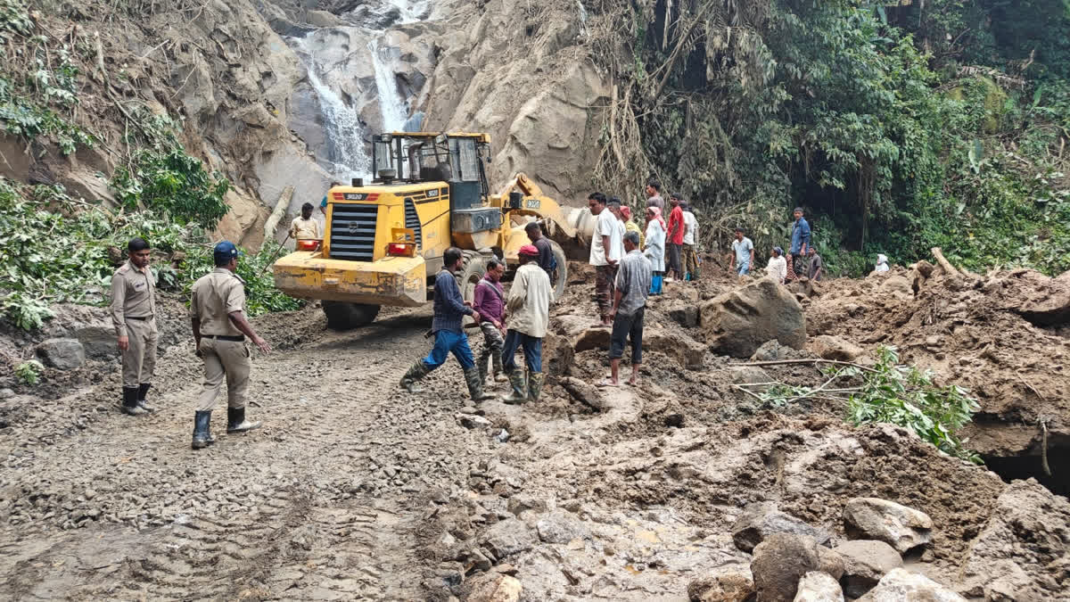 Uttarakhand: उत्तराखंड में बारिश का कहर, पिथौरागढ़ में भूस्खलन से चीन सीमा मार्ग बंद, 50 से अधिक गांवों का संपर्क टूटा