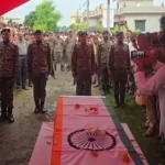 Haldwani: शहीद वारंट ऑफिसर बलवंत सिंह खेतवाल को नम आंखों से अंतिम विदाई, राजकीय सम्मान के साथ हुआ अंतिम संस्कार