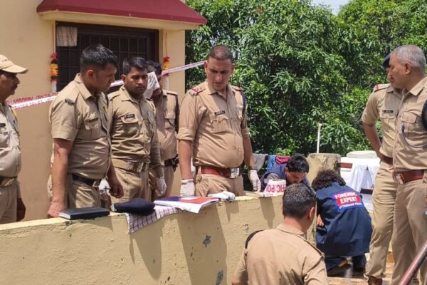 Dehradun: दिनदहाड़े विकासनगर के किराए के कमरे में चली गोली, खून से लथपथ मिला युवक का शव, महिला गंभीर घायल