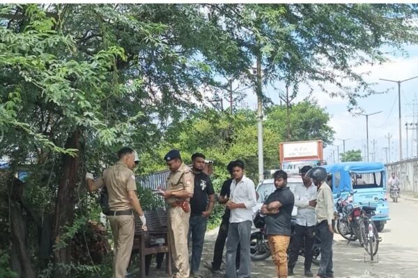 Rudrapur: रुद्रपुर में होटल के पास संदिग्ध हालात में मिला व्यक्ति का शव, सिर पर चोट के निशान से बढ़ा मौत का रहस्य