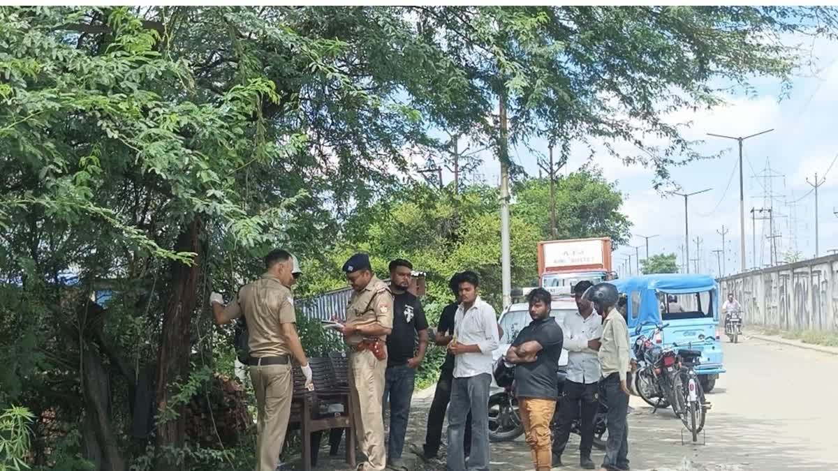 Rudrapur: रुद्रपुर में होटल के पास संदिग्ध हालात में मिला व्यक्ति का शव, सिर पर चोट के निशान से बढ़ा मौत का रहस्य