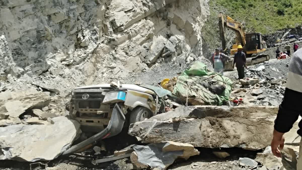 Himanchal: चंबा में पहाड़ से गिरी चट्टानों ने मचाई तबाही, टाटा सूमो सवार 13 लोगों की दर्दनाक मौत