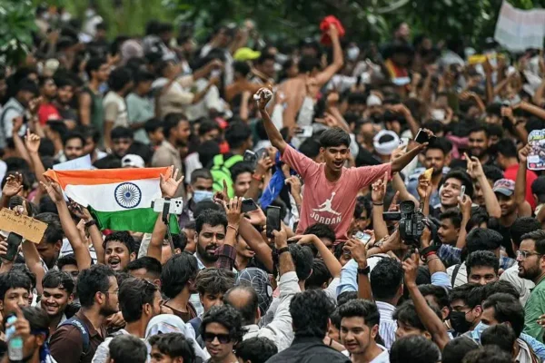 New Delhi: इस्तीफे के बाद जंतर-मंतर पर देशभक्ति के जश्न में डूबे छात्र
