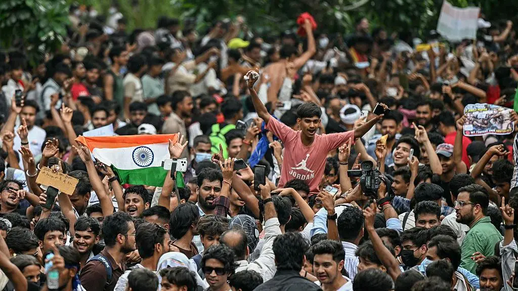 New Delhi: इस्तीफे के बाद जंतर-मंतर पर देशभक्ति के जश्न में डूबे छात्र