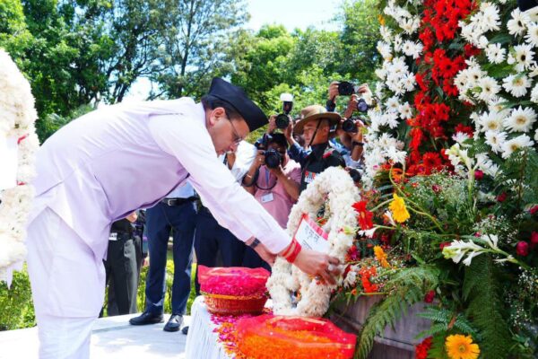 Dehradun: कारगिल विजय दिवस पर मुख्यमंत्री धामी ने वीर सैनिकों को किया नमन, परमवीर चक्र विजेताओं की अनुग्रह राशि बढ़कर हुई 2 करोड़ रुपये