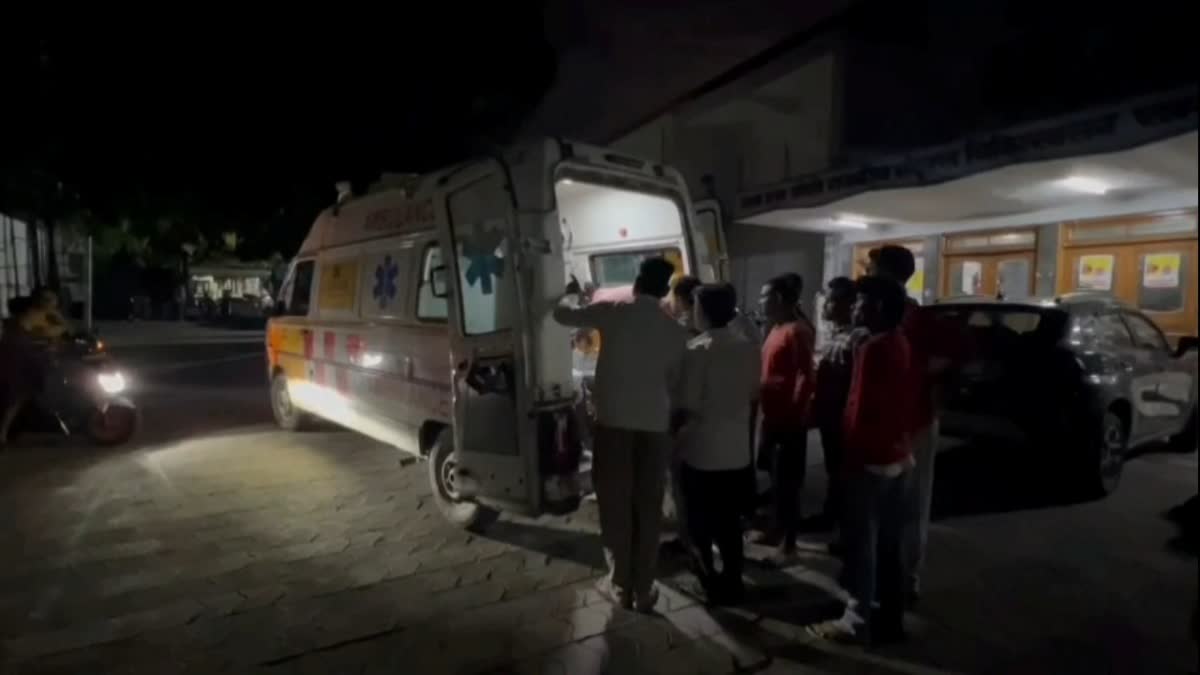 Ramnagar: रामनगर में हाईटेंशन लाइन का तार टूटने से बड़ा हादसा, करंट से मां-बेटा 70 फीसदी तक झुलसे, हायर सेंटर रेफर