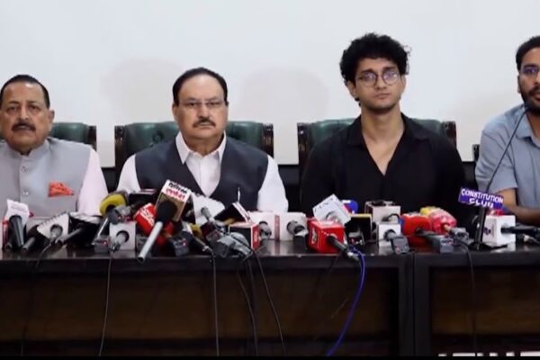 New Delhi: शिक्षा मंत्री धर्मेंद्र प्रधान के इस्तीफे के बाद खत्म हुआ 36 दिन का आंदोलन, कॉकरोच जनता पार्टी ने वापस लिया प्रदर्शन