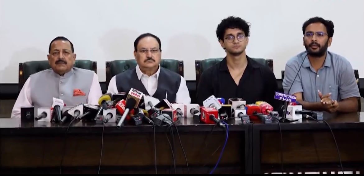 New Delhi: शिक्षा मंत्री धर्मेंद्र प्रधान के इस्तीफे के बाद खत्म हुआ 36 दिन का आंदोलन, कॉकरोच जनता पार्टी ने वापस लिया प्रदर्शन