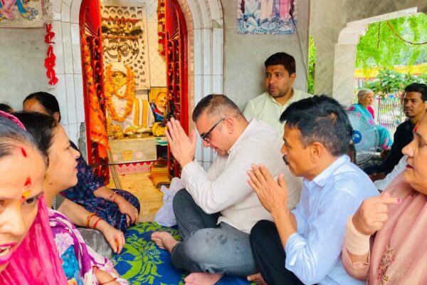 Haldwani: राम और बद्रीनाथ धाम के कथित चढ़ावा प्रकरण पर सुमित हृदयेश के नेतृत्व में कांग्रेस का हनुमान चालीसा पाठ, निष्पक्ष जांच की मांग