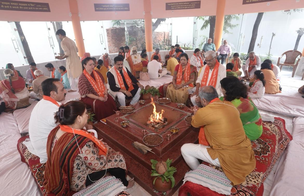 Haldwani: गुरु विरजानंद दांडी स्मृति यज्ञशाला का हुआ लोकार्पण, यज्ञ को बताया वैज्ञानिक और जनकल्याणकारी परंपरा