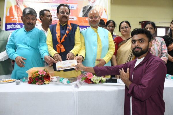 Kaladhungi: कोटाबाग में आयोजित जन जन की सरकार जन के द्वार शिविर में सैकड़ों लोगों को मिला लाभ, 190 शिकायतों का मौके पर निस्तारण