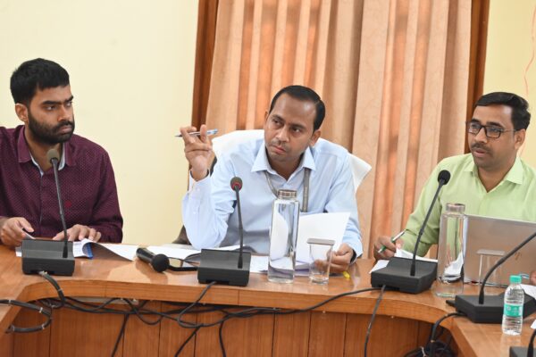 Haldwani: नैनीताल में मतदाता सूची पुनरीक्षण की समीक्षा, निर्वाचन आयोग ने छूटे मतदाताओं को जोड़ने के दिए सख्त निर्देश