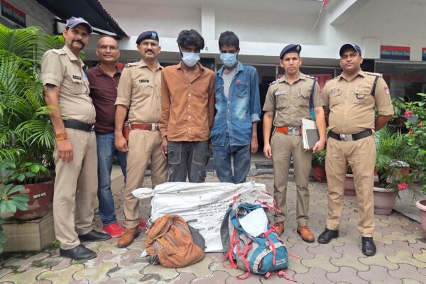 Haldwani: हल्द्वानी में दो बड़ी चोरी की वारदातों का खुलासा, नैनीताल पुलिस ने दो आरोपी गिरफ्तार कर लाखों का सामान किया बरामद