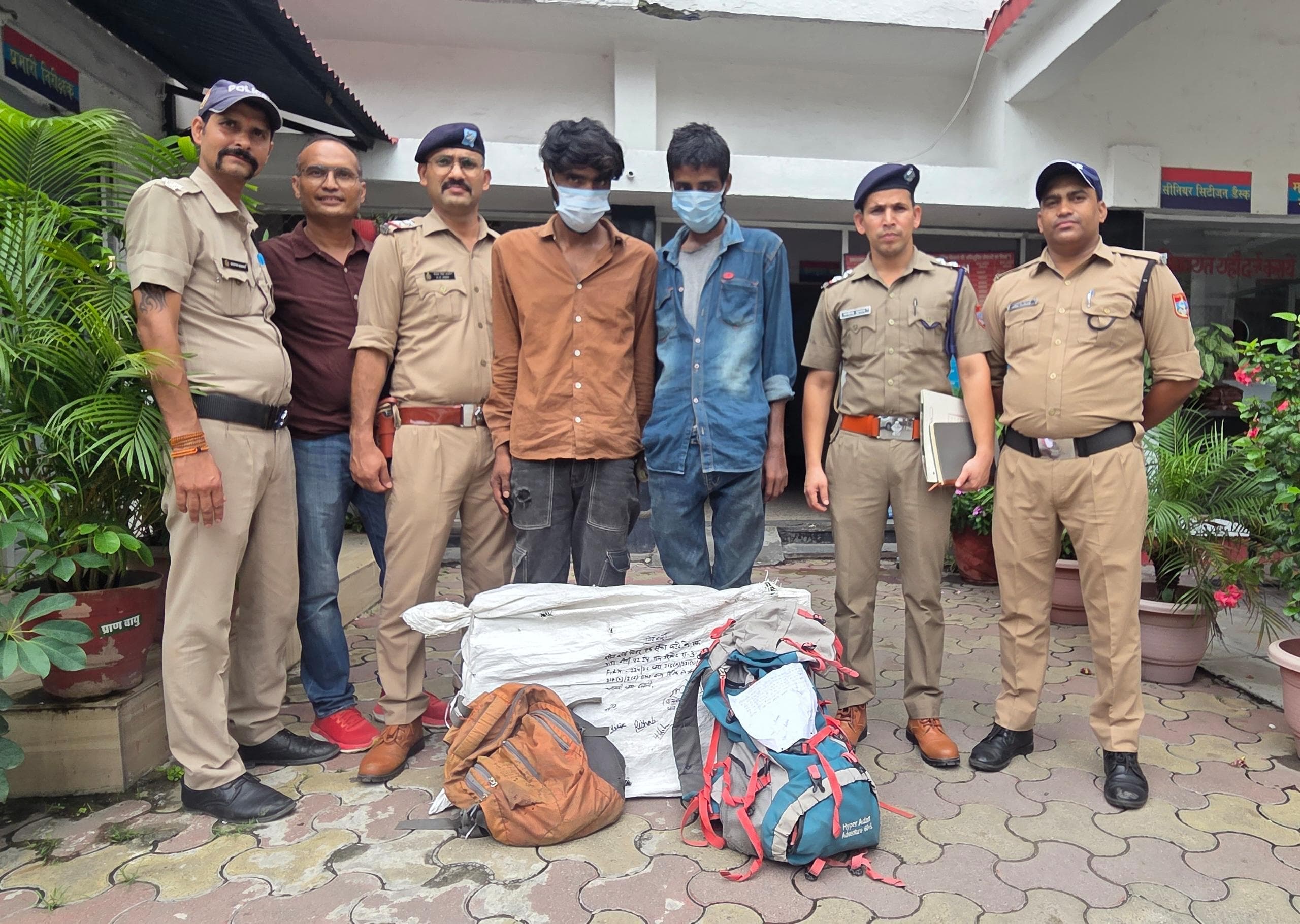 Haldwani: हल्द्वानी में दो बड़ी चोरी की वारदातों का खुलासा, नैनीताल पुलिस ने दो आरोपी गिरफ्तार कर लाखों का सामान किया बरामद