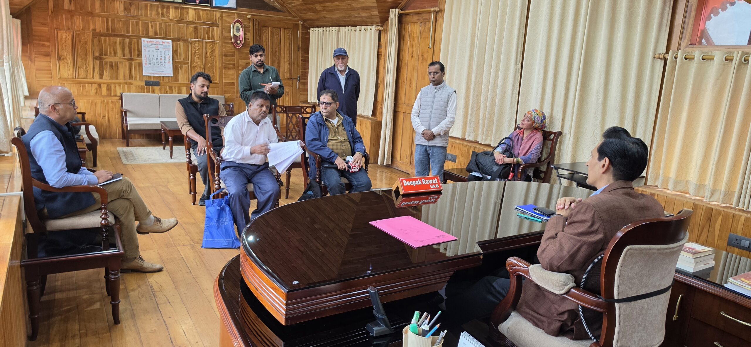 Nainital: कुमाऊं आयुक्त दीपक रावत के हस्तक्षेप से आरबीएसके वाहन स्वामियों के बकाया किराये पर कार्रवाई, ठेकेदार को भुगतान के निर्देश