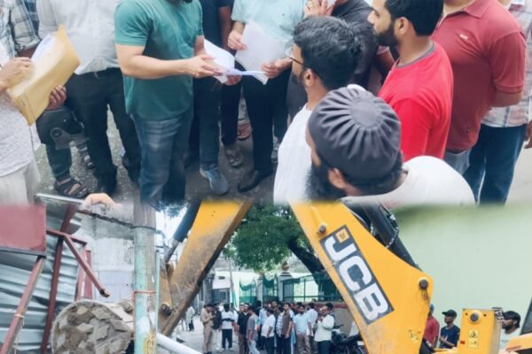 Haldwani: जलभराव रोकने को बनभूलपुरा में प्रशासन का बड़ा एक्शन, नालों पर बने 20 से अधिक अवैध अतिक्रमण ध्वस्त