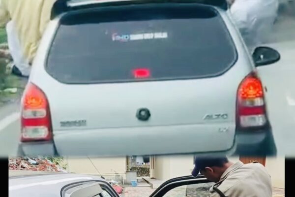 Nainital: चलती कार की खिड़की पर लटककर रील बना रहे लखनऊ के पर्यटकों पर काठगोदाम पुलिस की सख्त कार्रवाई, भारी चालान और काली फिल्म हटवाई