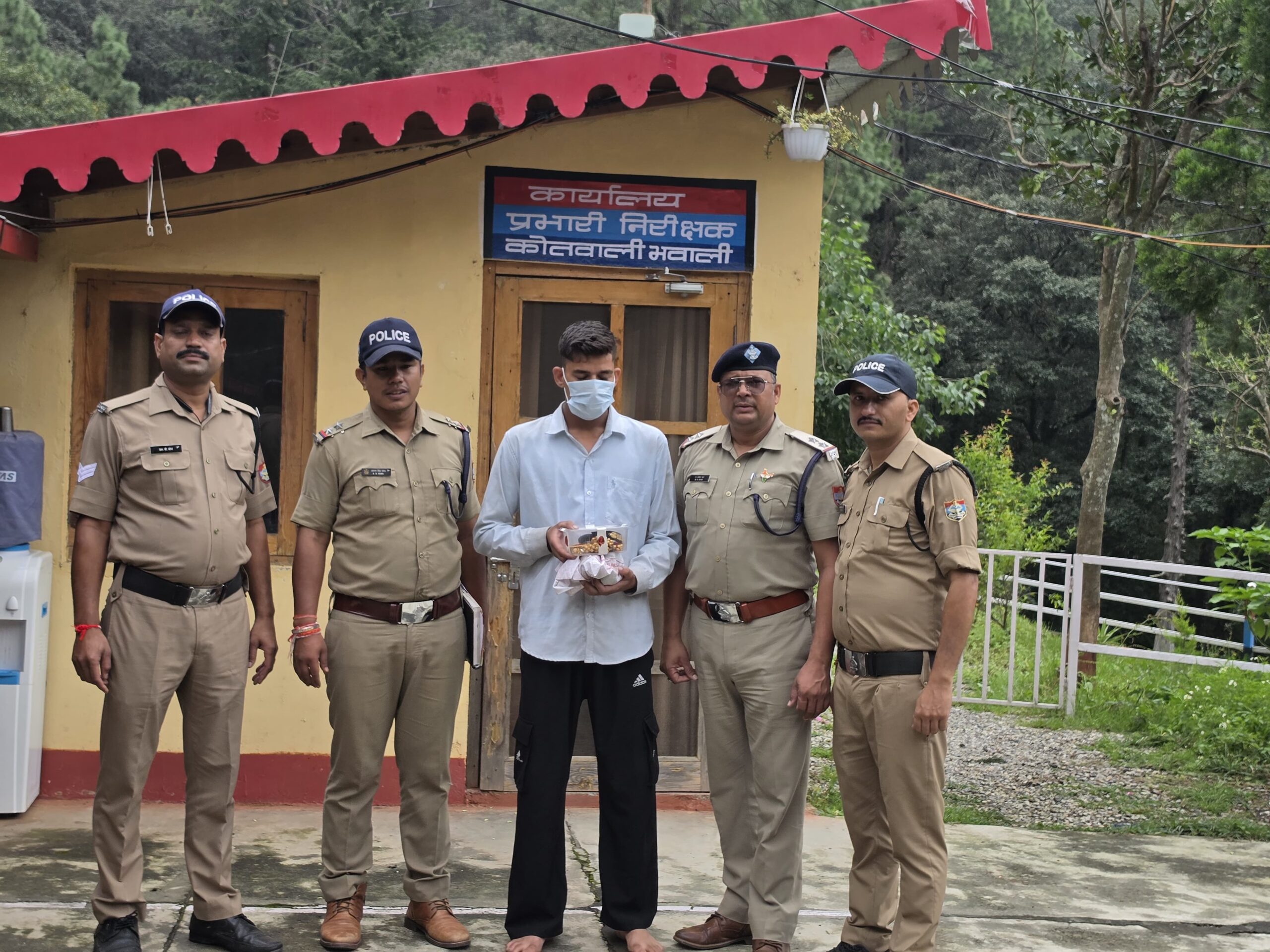 Nainital: भवाली में लाखों की चोरी का 24 घंटे में खुलासा, ₹15 लाख के 12 तोला सोने के साथ आरोपी गिरफ्तार