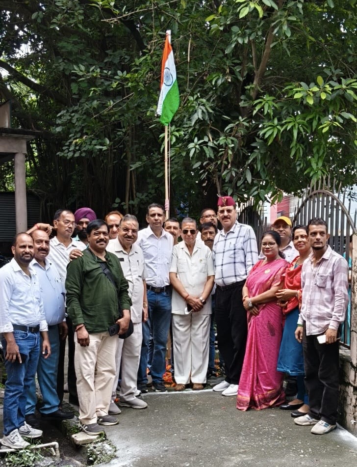 Haldwani: हल्द्वानी प्रेस क्लब में धूमधाम से मना स्वतंत्रता दिवस, अध्यक्ष संजय तलवाड़ ने पत्रकारिता की गरिमा और एकजुटता बनाए रखने का किया आह्वान