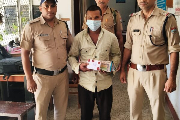 Haldwani: हल्द्वानी में 100 ग्राम स्मैक के साथ तस्कर गिरफ्तार, ऑपरेशन प्रहार के तहत पुलिस और एसओजी की संयुक्त कार्रवाई