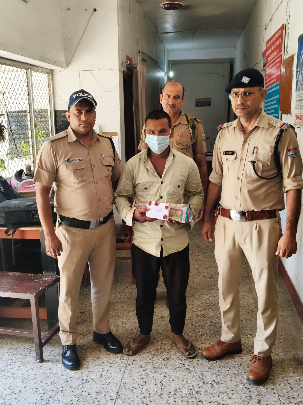Haldwani: हल्द्वानी में 100 ग्राम स्मैक के साथ तस्कर गिरफ्तार, ऑपरेशन प्रहार के तहत पुलिस और एसओजी की संयुक्त कार्रवाई